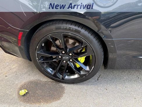 Used 2021 Chevrolet Camaro SS RWD image 4