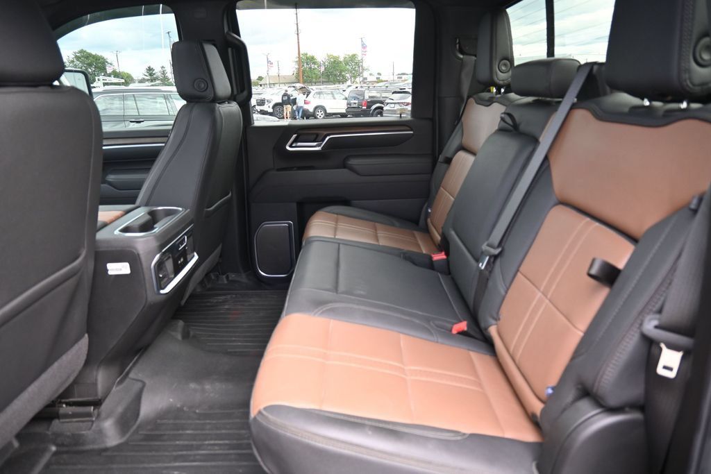 Used 2026 Chevrolet Silverado 3500 High Country w/ High Country Premium Package AWD/4WD image 25