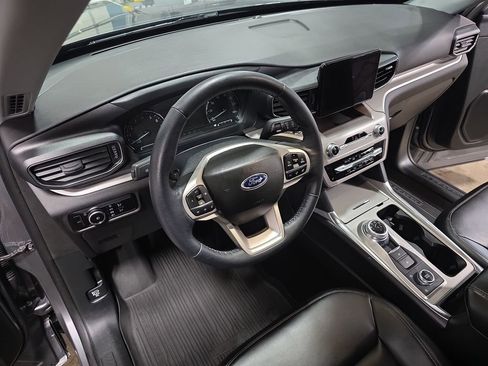Used 2023 Ford Explorer XLT w/ Equipment Group 202A image 17