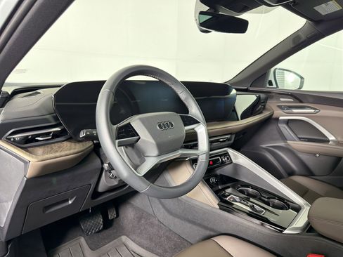Certified 2025 Audi Q5 Premium w/ Premium Plus AWD/4WD image 4