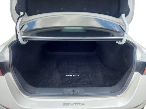 Used 2024 Nissan Sentra SR FWD image 11