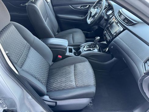 Used 2019 Nissan Rogue SV image 10