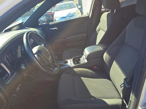 Used 2018 Dodge Charger SXT w/ Blacktop Package image 4