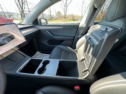 Used 2024 Tesla Model Y Long Range image 24