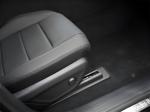 Used 2025 Mercedes-Benz GLE 350 4MATIC image 11