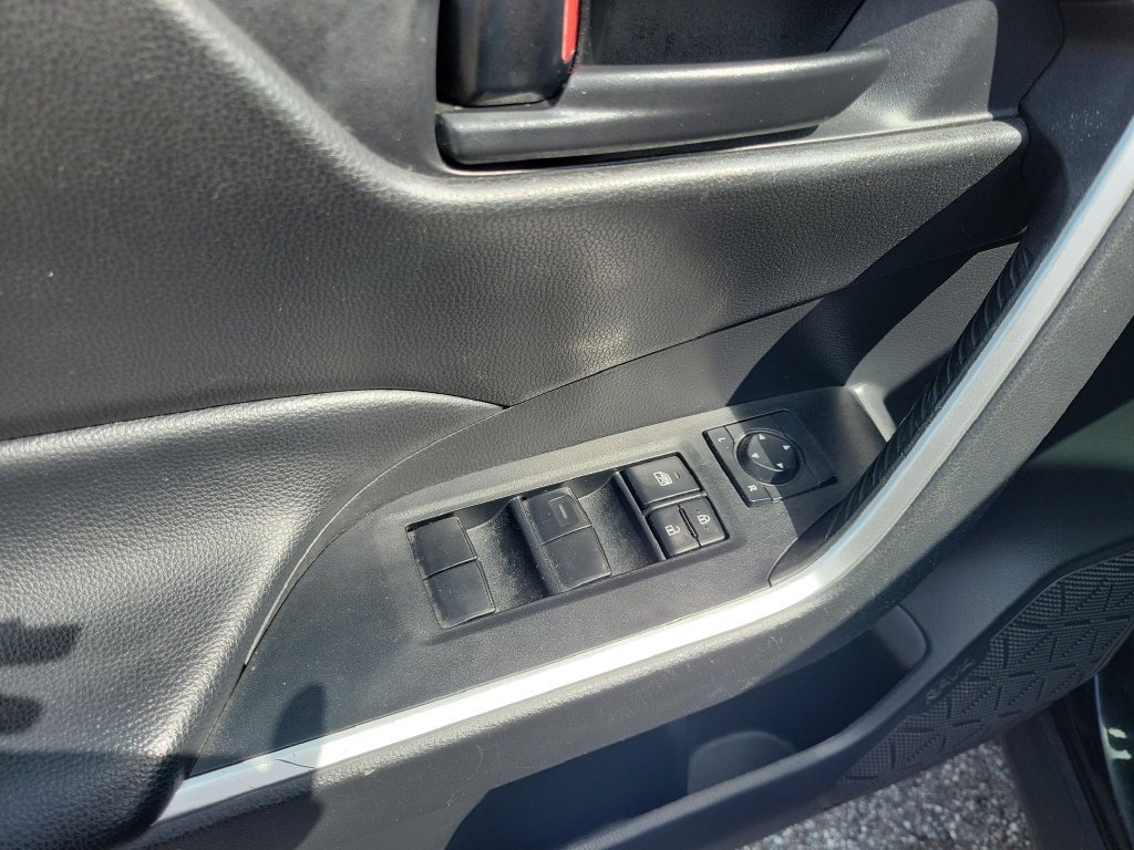 Used 2024 Toyota RAV4 LE AWD/4WD image 15