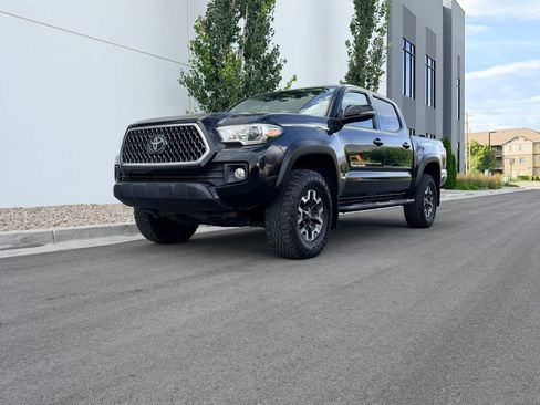 Used 2019 Toyota Tacoma TRD Off-Road AWD/4WD image 13