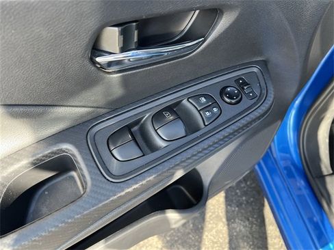 Used 2023 Nissan Versa SV image 14