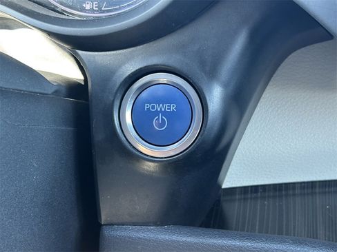 Used 2022 Toyota Sienna Limited image 36