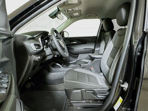 Used 2023 Chevrolet TrailBlazer LS image 17