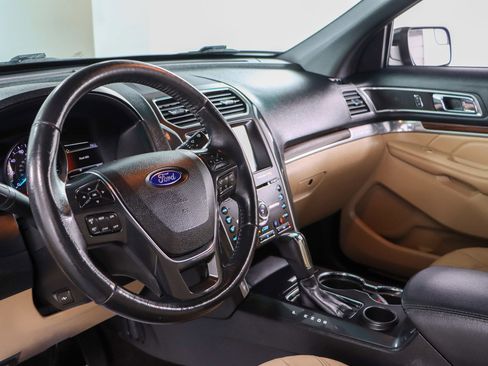 Used 2016 Ford Explorer Limited image 22