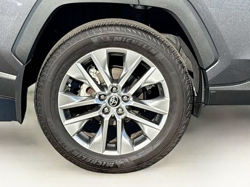 Used 2022 Toyota RAV4 Limited AWD/4WD image 33