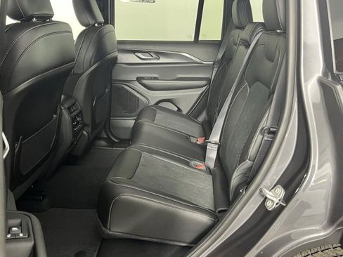 New 2025 Jeep Grand Cherokee Laredo image 26
