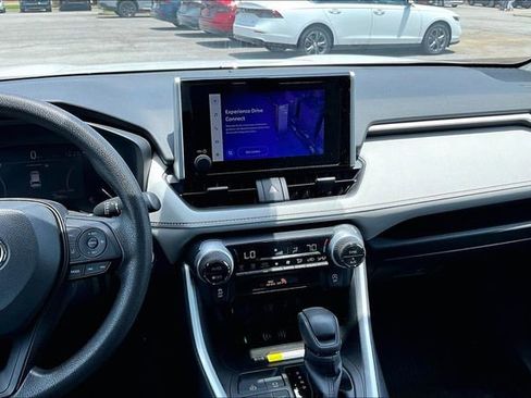 Used 2024 Toyota RAV4 XLE FWD image 9