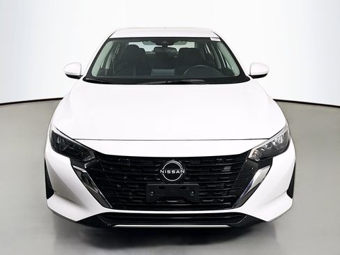 Used 2025 Nissan Sentra SV image 2