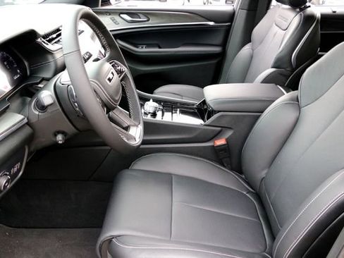 New 2025 Jeep Grand Cherokee Overland w/ Luxury Tech Group IV image 9