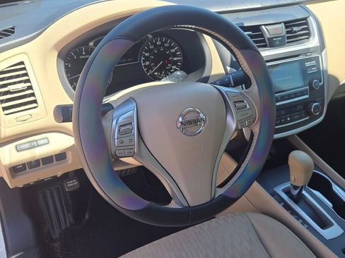 Used 2016 Nissan Altima 2.5 SV FWD image 21