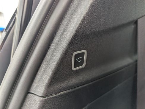 Used 2025 Chrysler Pacifica Select FWD image 14