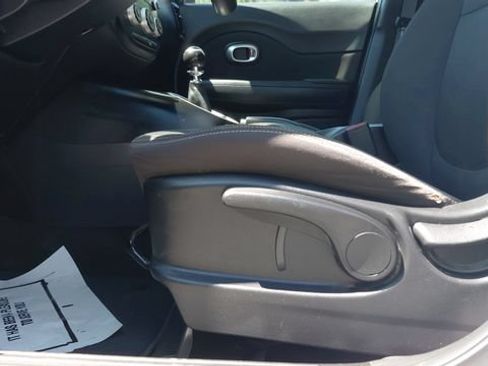 Used 2016 Kia Soul FWD image 13