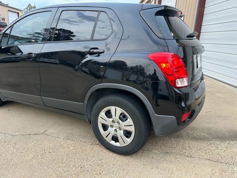 Used 2018 Chevrolet Trax LS w/ LPO, Cargo Package image 5