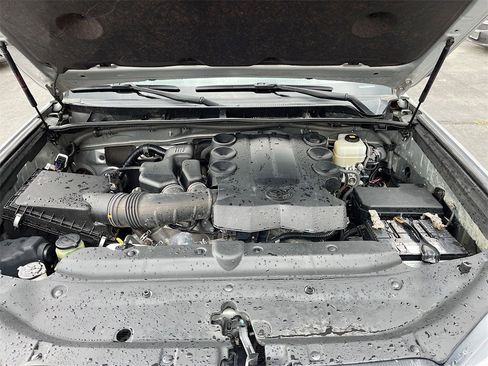 Used 2018 Toyota 4Runner TRD Off-Road Premium image 30