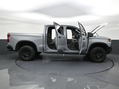 Used 2025 Chevrolet Silverado 1500 ZR2 w/ Technology Package image 29