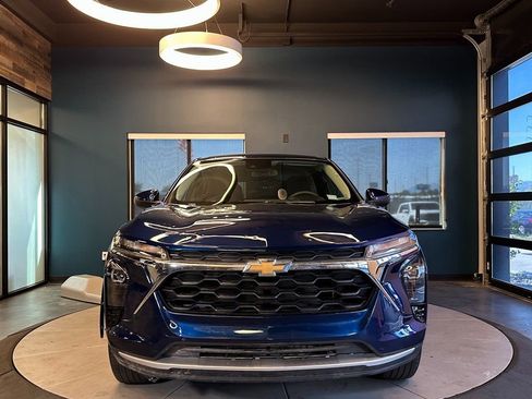 Used 2024 Chevrolet Trax LS w/ LS Convenience Package image 8