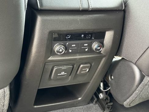 Used 2023 Chevrolet Traverse Premier FWD image 12