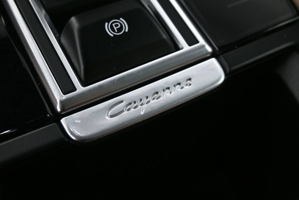 Certified 2022 Porsche Cayenne Platinum Edition AWD/4WD image 19