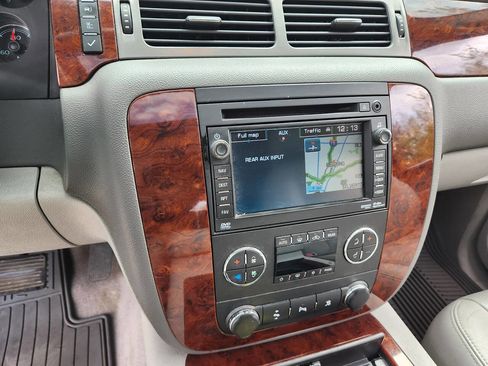 Used 2011 Chevrolet Suburban LTZ image 19