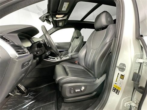 Used 2022 BMW X5 xDrive40i w/ Premium Essential Package image 4