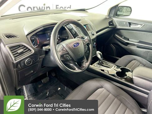 Used 2016 Ford Edge SE image 3