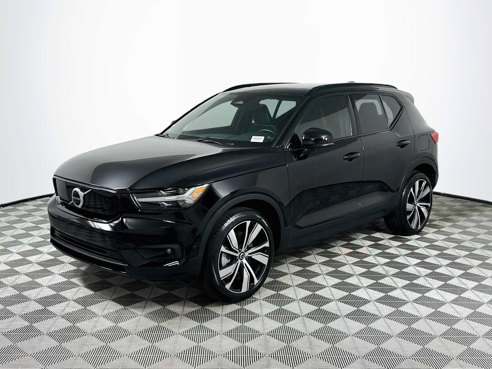 Used 2022 Volvo XC40 P8 Recharge Plus AWD/4WD image 3