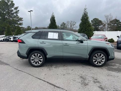 Used 2021 Toyota RAV4 XLE Premium image 8