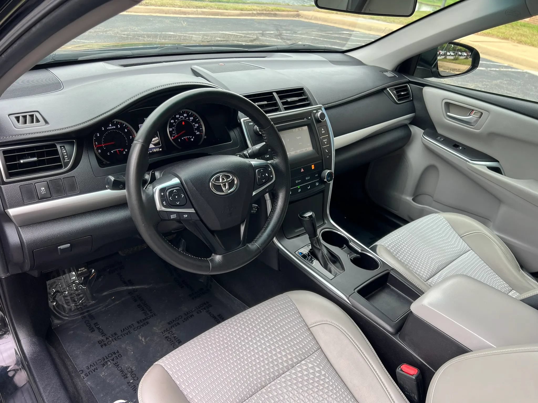 Used 2015 Toyota Camry SE FWD image 14