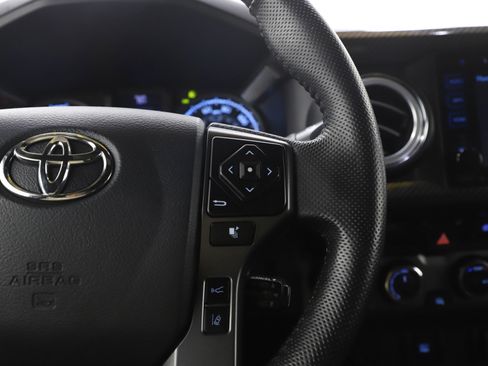 Used 2018 Toyota Tacoma TRD Sport image 26