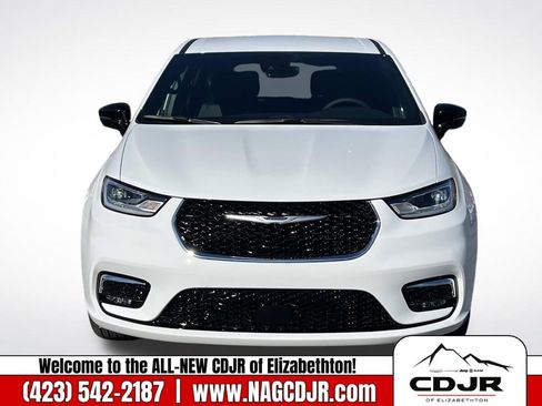 New 2026 Chrysler Pacifica Select image 9