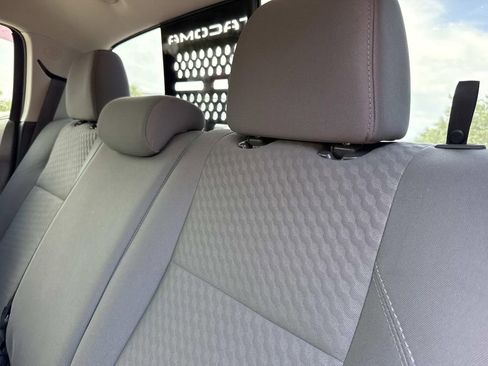 Used 2020 Toyota Tacoma SR5 w/ SR5 Appearance Package (SM) RWD image 17