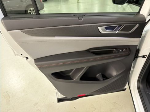 Certified 2026 Volkswagen Atlas Peak Edition AWD/4WD image 24