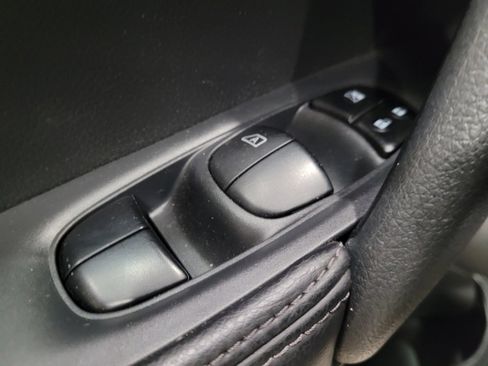Used 2015 Nissan Rogue SV AWD/4WD image 27