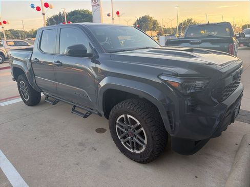 Used 2025 Toyota Tacoma TRD Sport AWD/4WD image 7