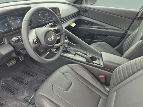 New 2026 Hyundai Elantra SEL Sport FWD image 17