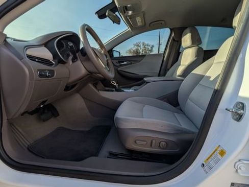 Used 2022 Chevrolet Malibu LT image 30