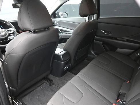 Used 2025 Hyundai Elantra SEL image 2