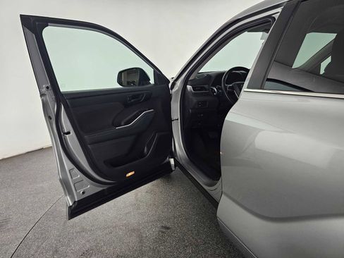 Used 2024 Toyota Highlander LE image 21