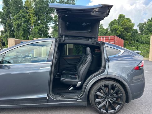 Used 2020 Tesla Model X Long Range AWD/4WD image 17