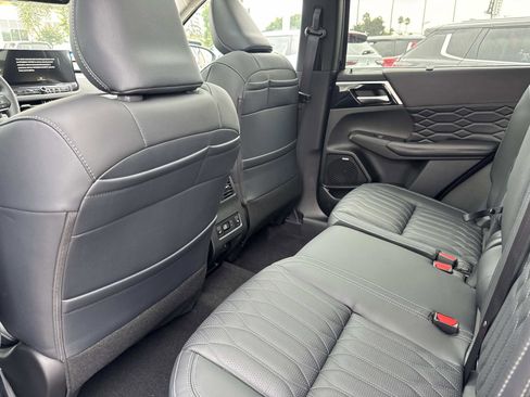 New 2025 Mitsubishi Outlander SEL image 12