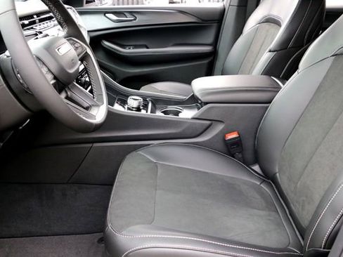 New 2025 Jeep Grand Cherokee L Laredo image 9