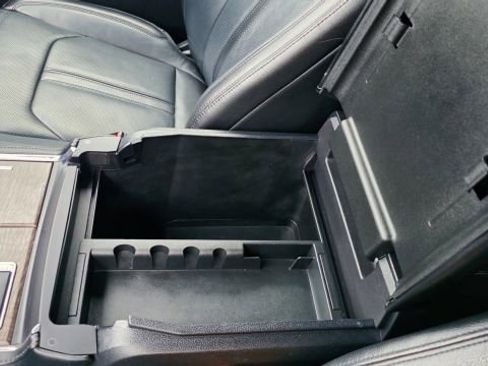 Used 2020 Ford Expedition Limited image 26