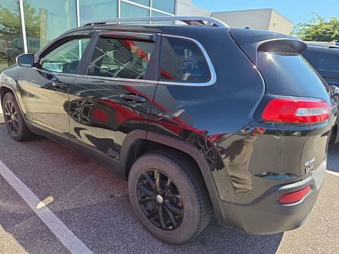 Used 2015 Jeep Cherokee Latitude w/ Cold Weather Group AWD/4WD image 4